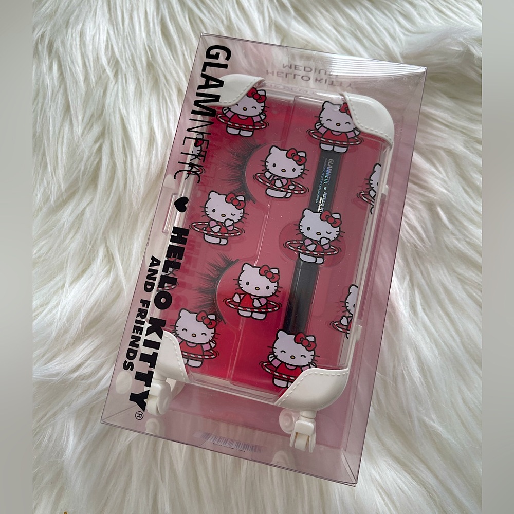 BNIB hello kitty eyelash strips